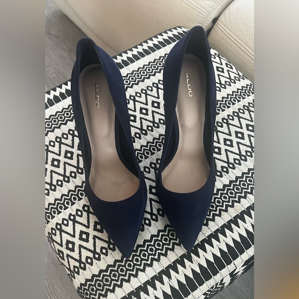 Navy Aldo “Cassedy” pump.